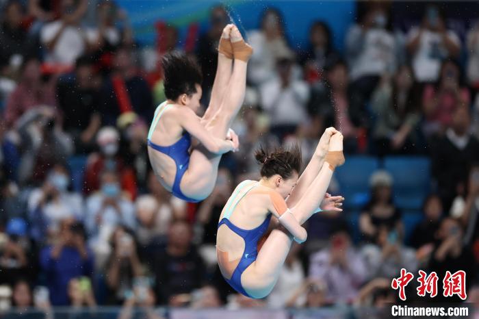 北京跳水世界杯总决赛首日中国队豪取五金，势