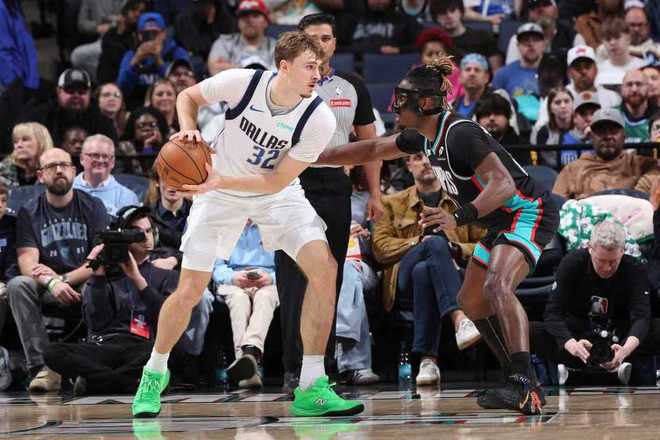 独行侠逆转灰熊终结8连败 米德尔顿三分创赛季新