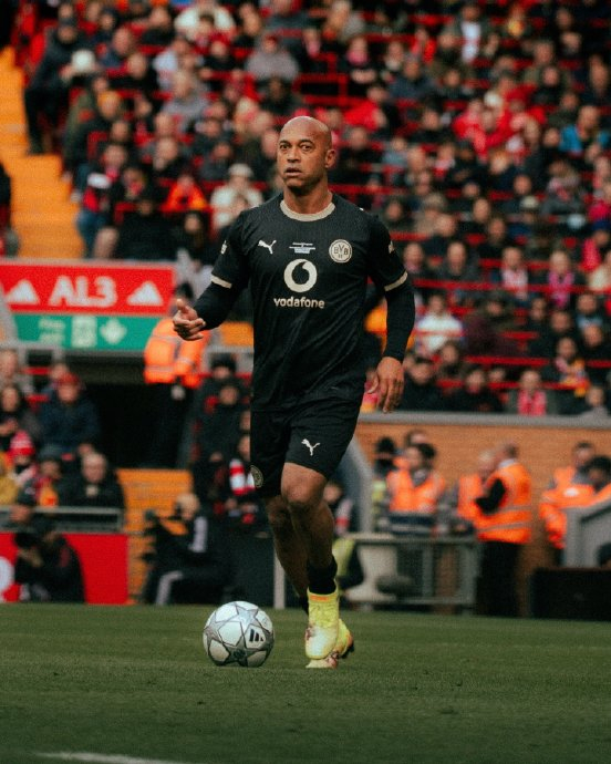 利物浦传奇队与多特蒙德名宿安菲尔德激战 克洛