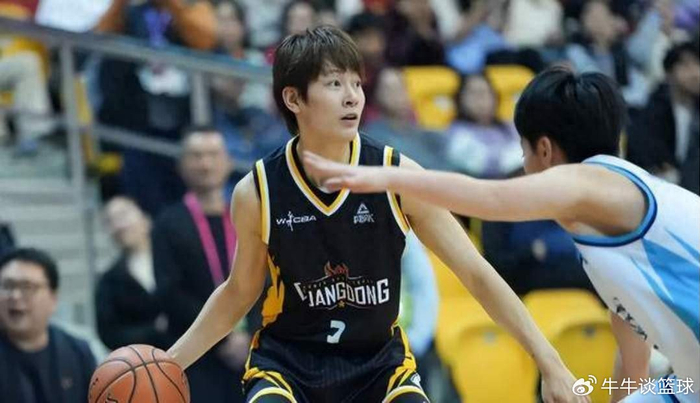 广东女篮季后赛首战惨败 国手集体哑火引质疑