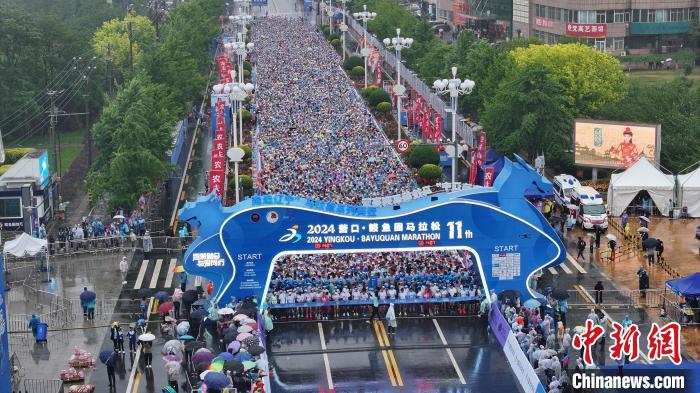 营口鲅鱼圈马拉松鸣枪开跑 参赛人数创历届之最