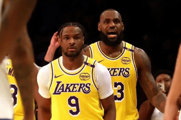 湖人惨败送走双核 常规赛希望破灭